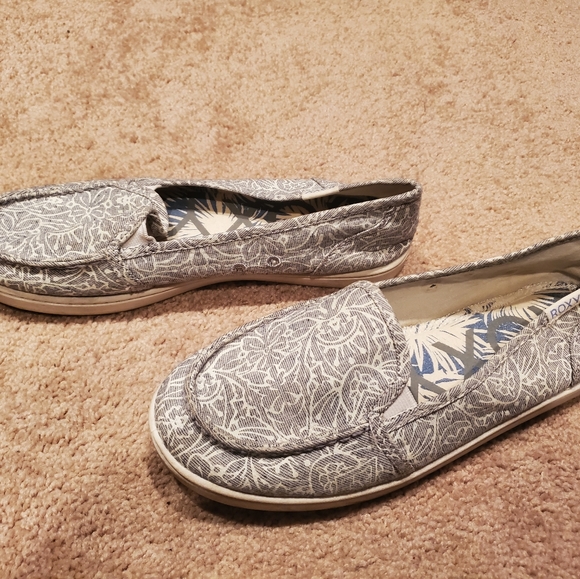 Roxy Minnow Slip-On Shoes - Picture 3 of 7